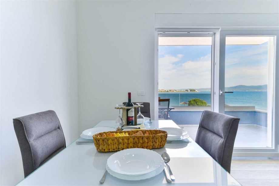 CROWONDER Sunny Bay Beachfront Apartment A3 - first floor