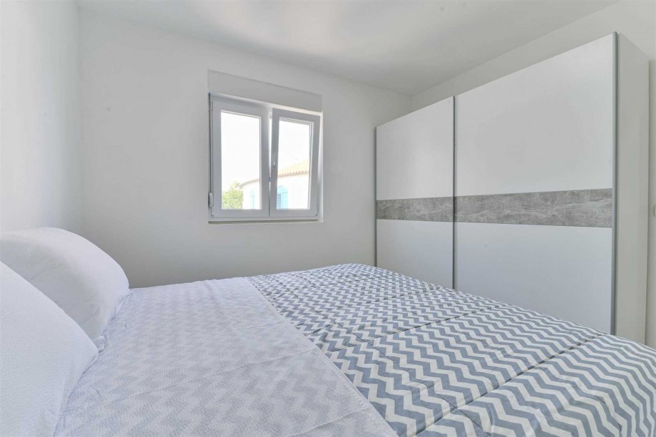 CROWONDER Sunny Bay Beachfront Apartment A3 - first floor