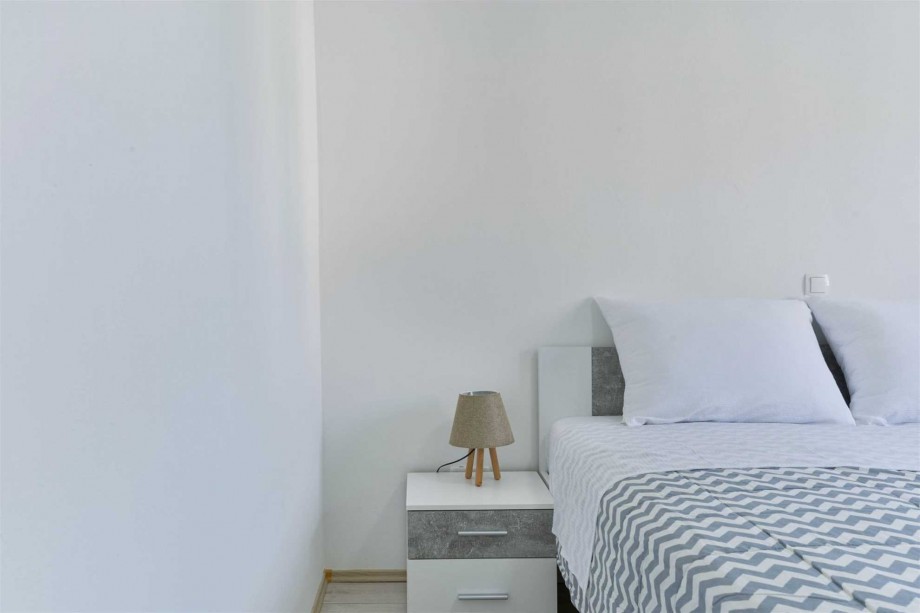 CROWONDER Sunny Bay Beachfront Apartment A3 - first floor