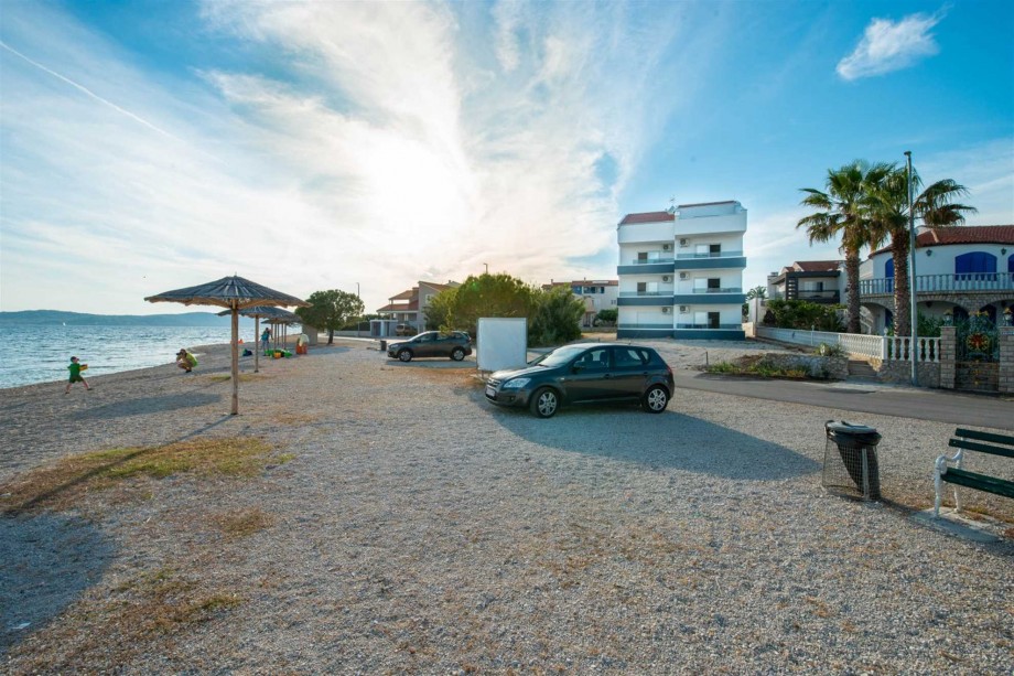 CROWONDER Sunny Bay Beachfront Apartment A4 - first floor