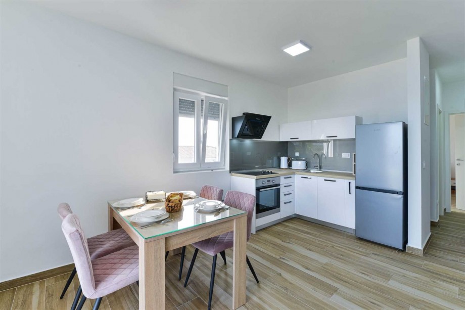 CROWONDER Sunny Bay Beachfront Apartment A6 - second floor