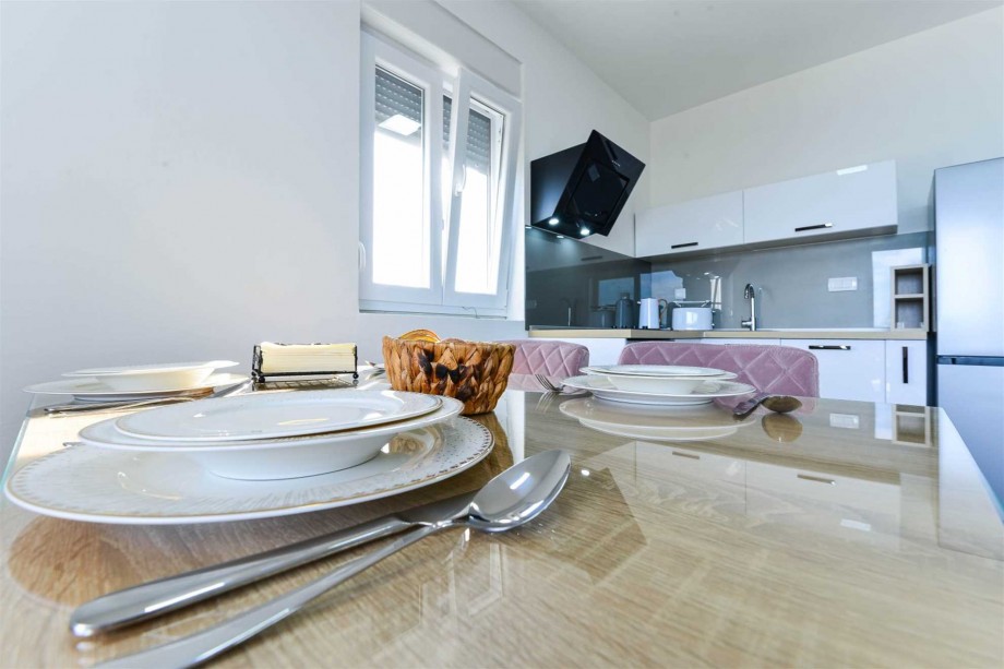 CROWONDER Sunny Bay Beachfront Apartment A6 - second floor