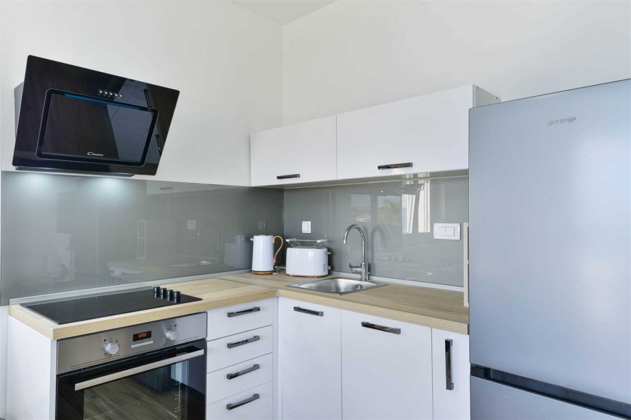 CROWONDER Sunny Bay Beachfront Apartment A6 - second floor