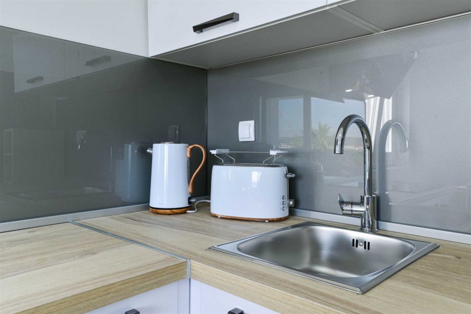 CROWONDER Sunny Bay Beachfront Apartment A6 - second floor