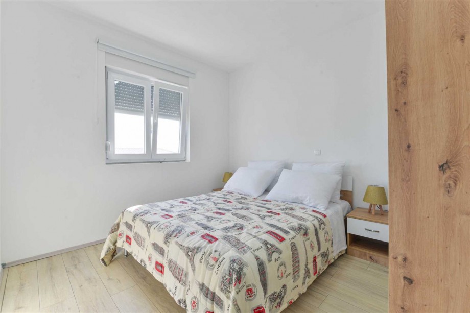 CROWONDER Sunny Bay Beachfront Apartment A6 - second floor