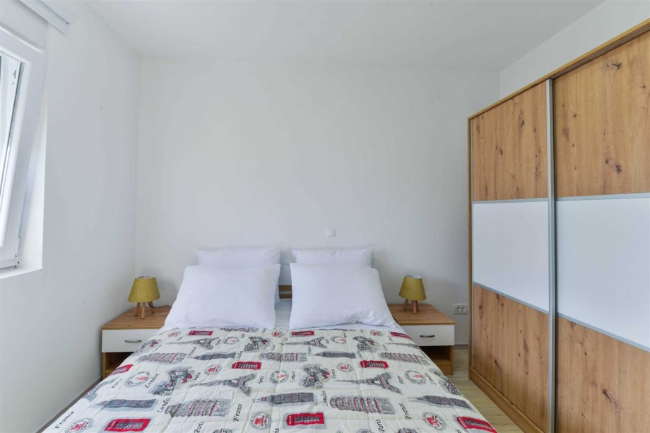 CROWONDER Sunny Bay Beachfront Apartment A6 - second floor