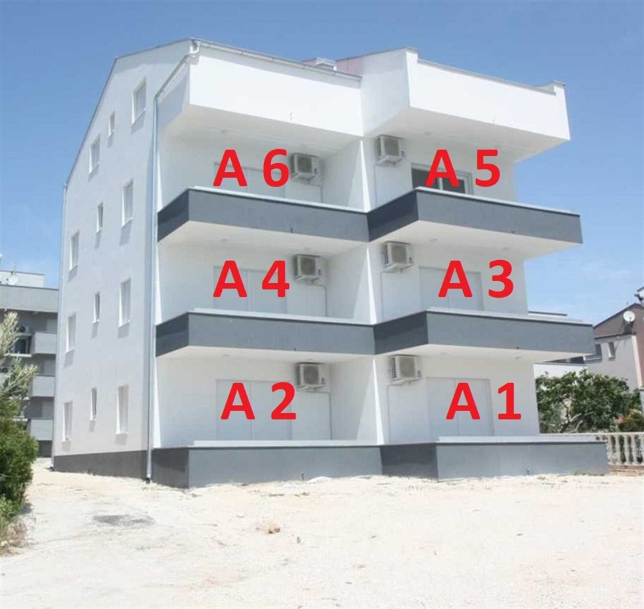 CROWONDER Sunny Bay Beachfront Apartment A6 - second floor