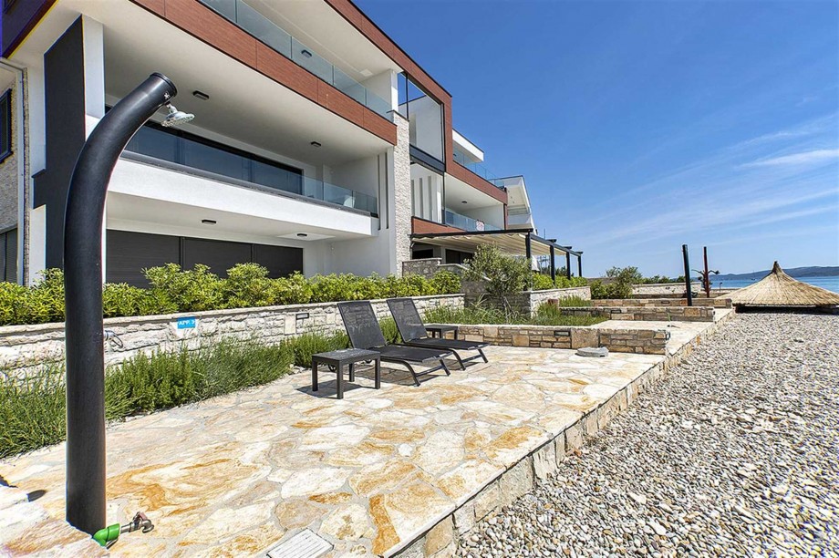 CROWONDER Beachfront Aqua Apartment with Panoramic Seaview