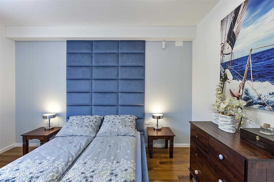 CROWONDER Beachfront Aqua Apartment with Panoramic Seaview