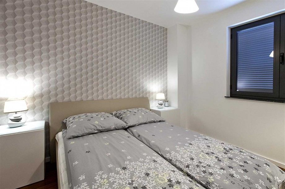 CROWONDER Beachfront Aqua Apartment with Panoramic Seaview