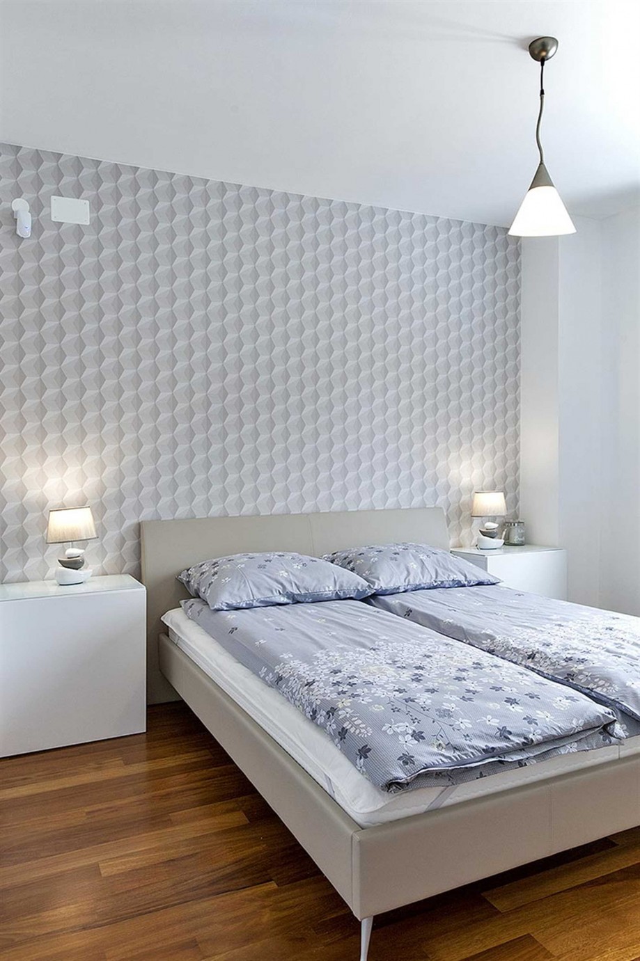 CROWONDER Beachfront Aqua Apartment with Panoramic Seaview