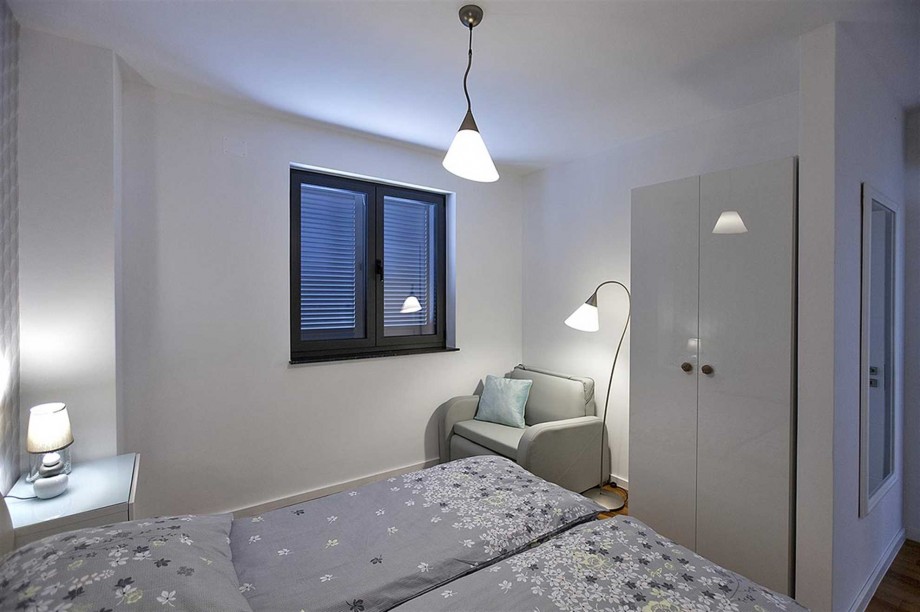 CROWONDER Beachfront Aqua Apartment with Panoramic Seaview