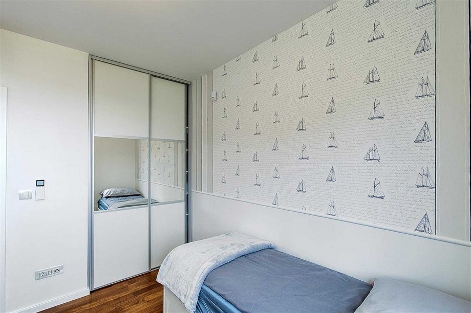 CROWONDER Beachfront Aqua Apartment with Panoramic Seaview