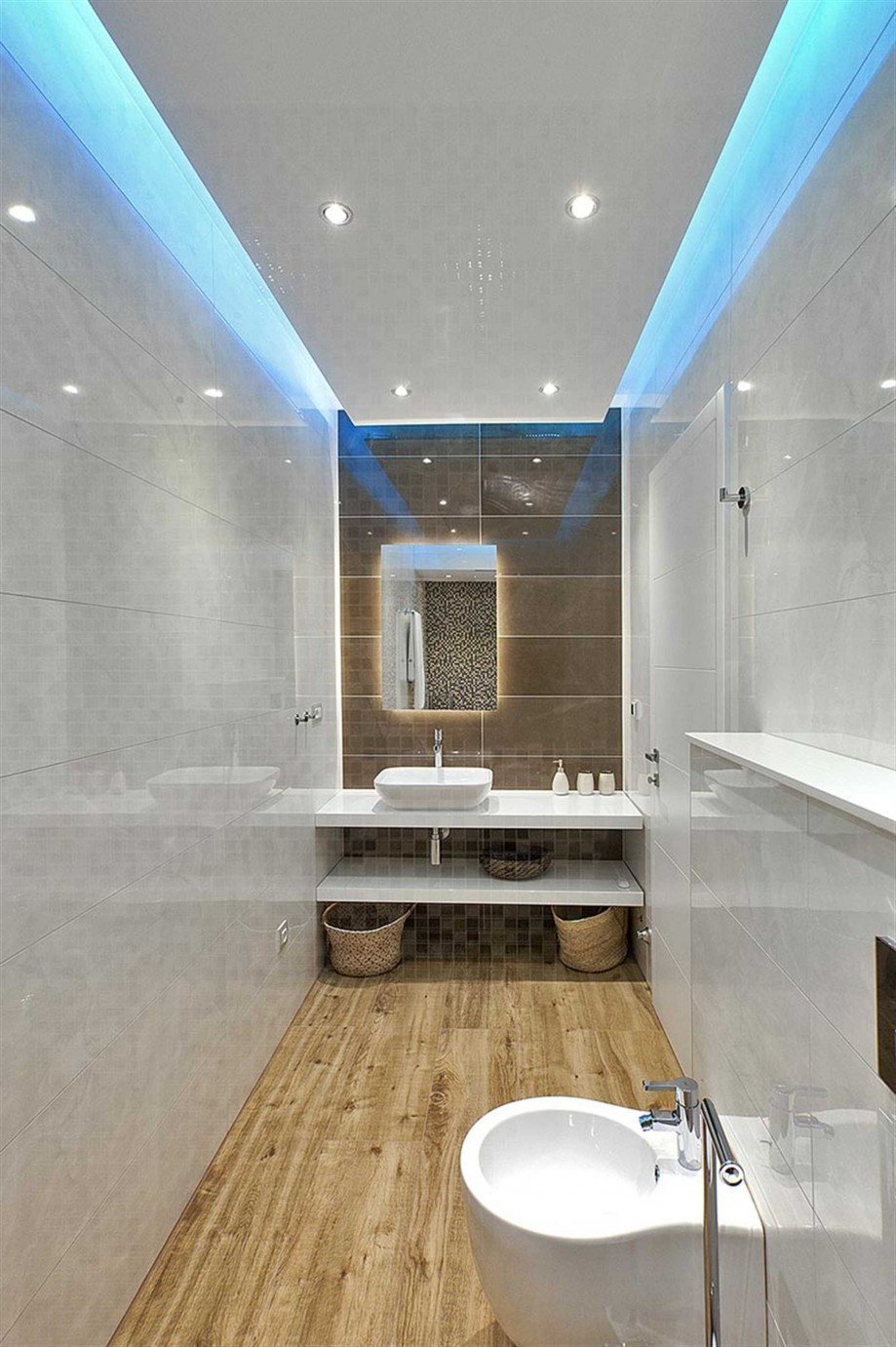 CROWONDER Beachfront Aqua Apartment with Panoramic Seaview