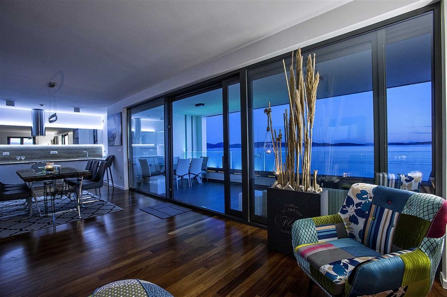 CROWONDER Beachfront Aqua Apartment with Panoramic Seaview