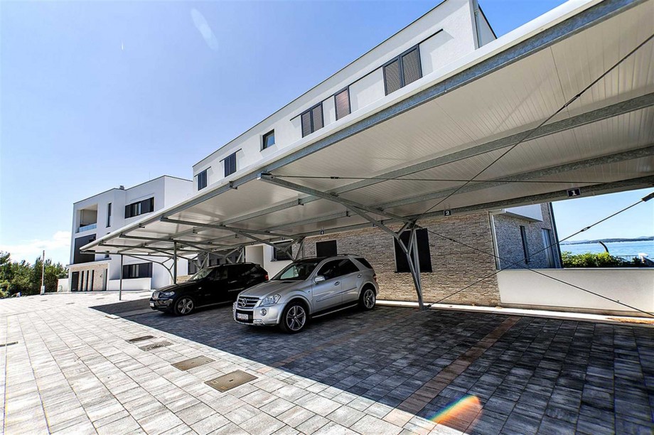 CROWONDER Beachfront Aqua Apartment with Panoramic Seaview