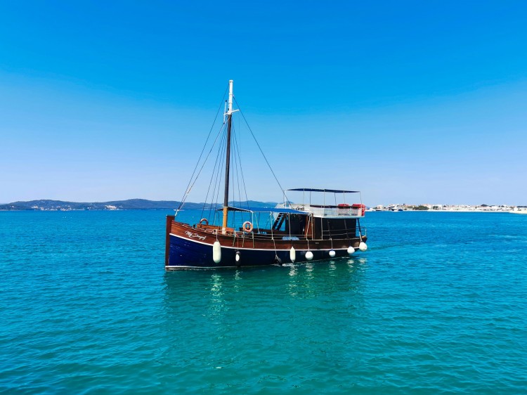 Rejs statkiem na wyspę Kornat (PN Kornati) - zatoka Lupeška i Parku Przyrody Telašćica (słone jezioro) - wypłynięcie z Zadaru - język POLSKI