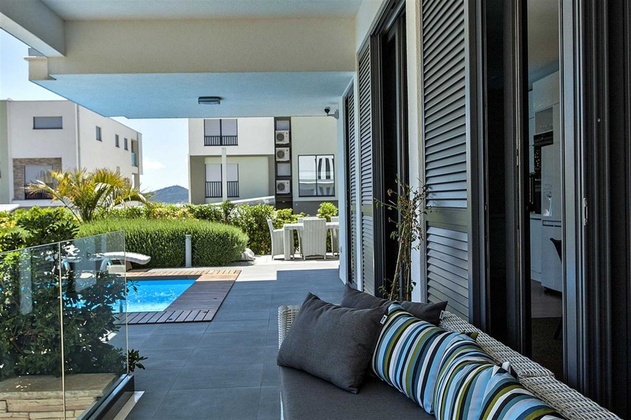 CROWONDER Villa Aqua with Swimming Pool and Jacuzzi