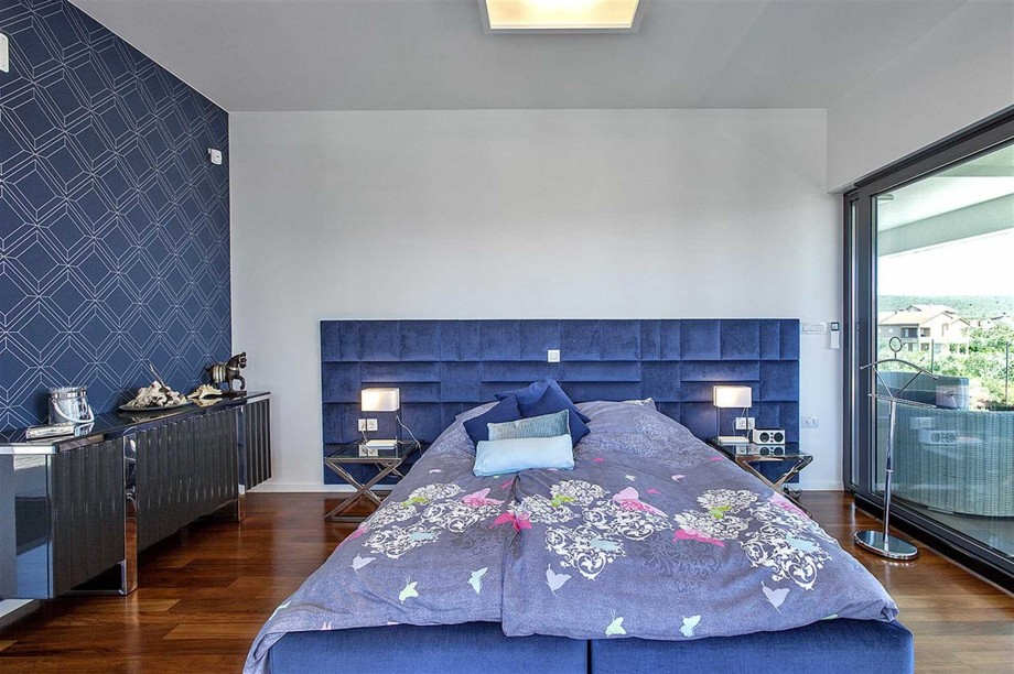 CROWONDER Villa Aqua with Swimming Pool and Jacuzzi