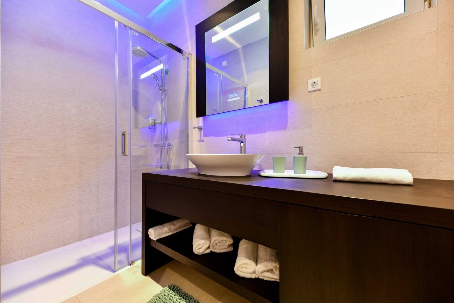 CROWONDER  Superior Apartments and Rooms Oaza with Heated Swimming Pool, Gym and Sauna- Apartment A203 (2+2) with Sea View