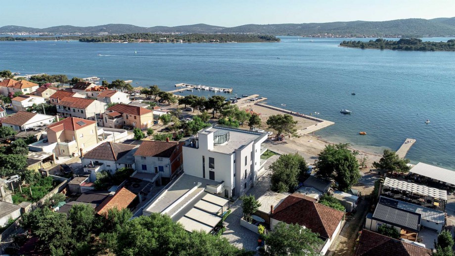 CROWONDER  Superior Apartments and Rooms Oaza with Heated Swimming Pool, Gym and Sauna- Apartment A203 (2+2) with Sea View