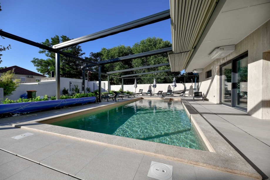 CROWONDER  Superior Apartments and Rooms Oaza Heated Swimming Pool, Gym and Sauna- Room R203 with Sea View