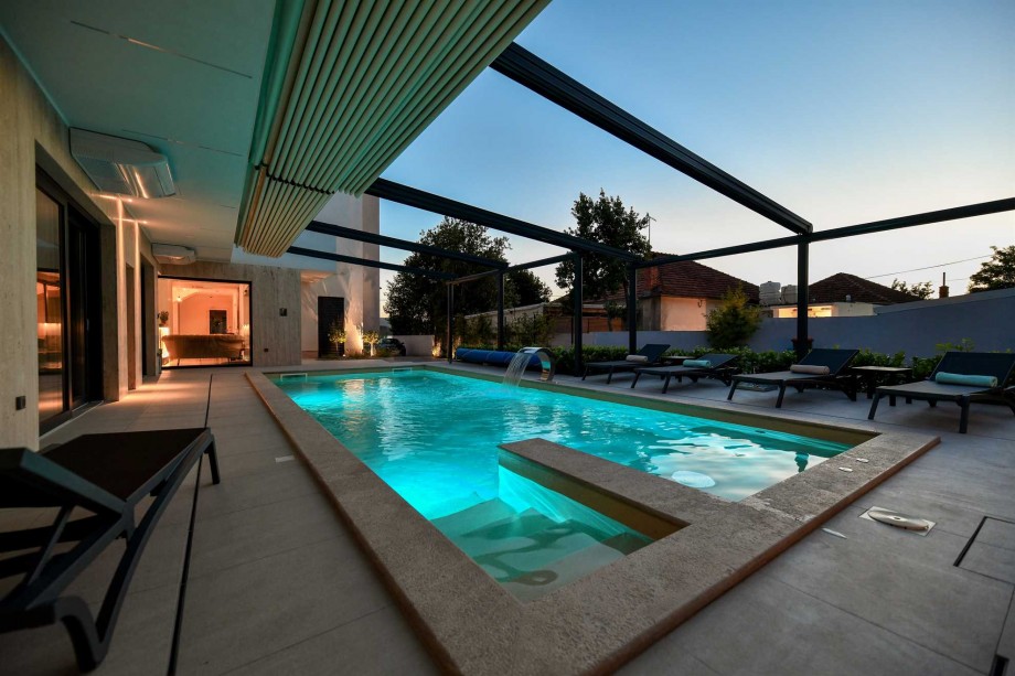 CROWONDER  Superior Apartments and Rooms Oaza Heated Swimming Pool, Gym and Sauna- Room R203 with Sea View