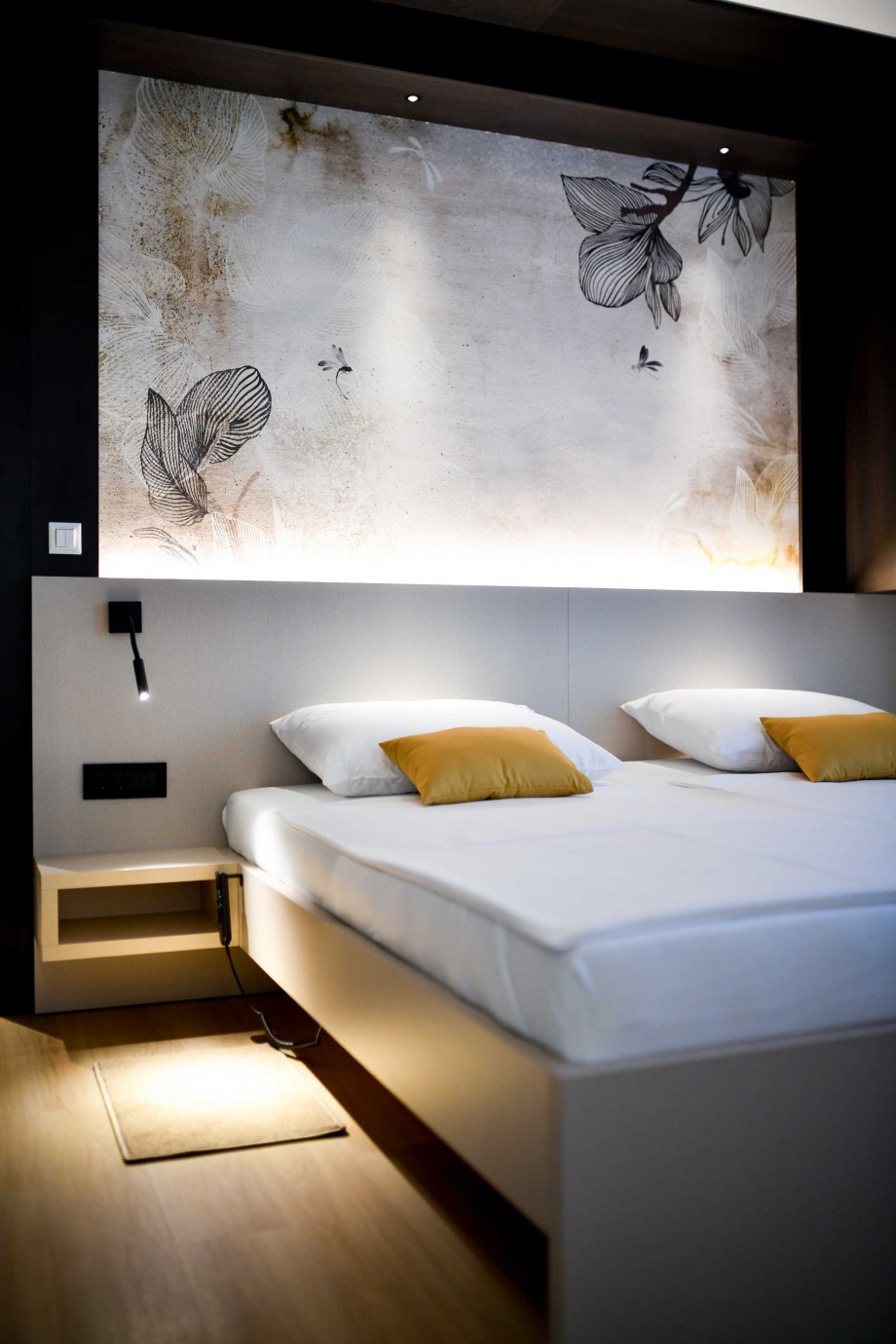 CROWONDER  Superior Apartments and Rooms Oaza Heated Swimming Pool, Gym and Sauna- Room R203 with Sea View