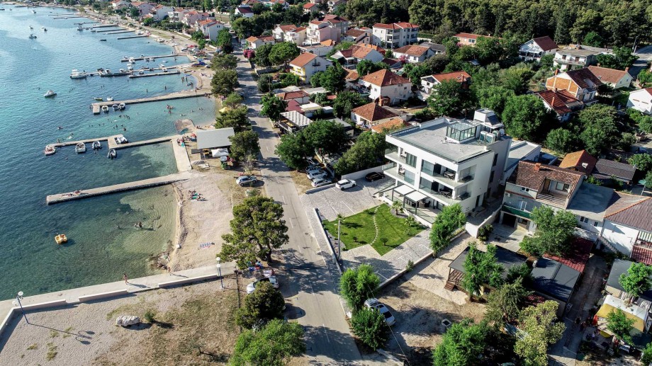 CROWONDER  Superior Apartments and Rooms Oaza with Heated Swimming Pool, Gym and Sauna - Studio S001