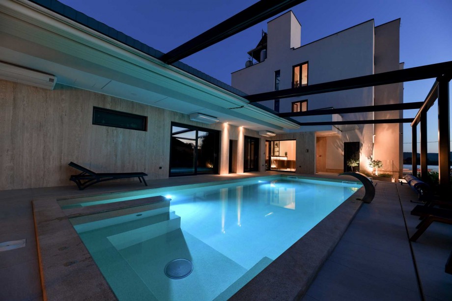 CROWONDER  Superior Apartments and Rooms Oaza with Heated Swimming Pool, Gym and Sauna - Studio S001