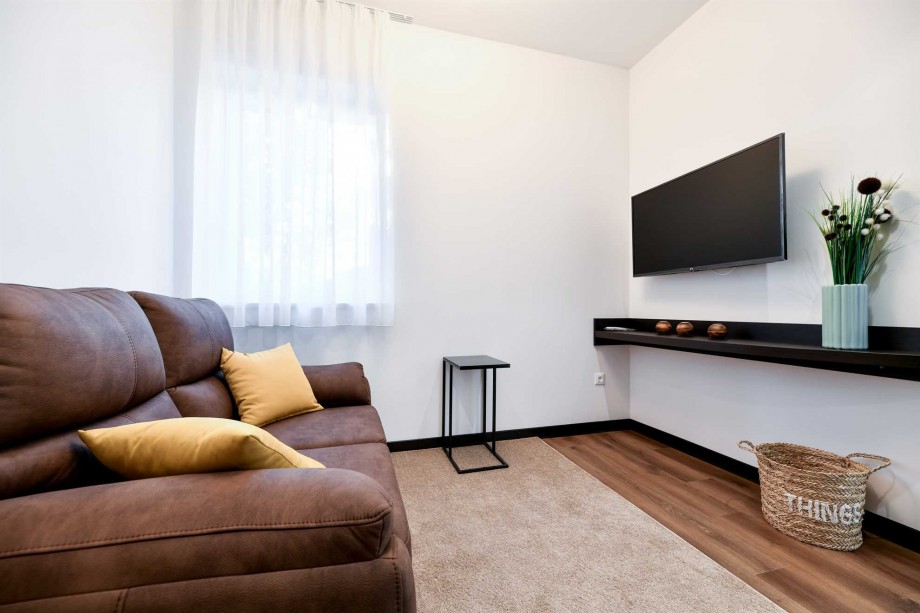 CROWONDER  Superior Apartments and Rooms Oaza with Heated Swimming Pool, Gym and Sauna - Studio S001