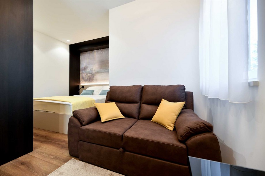 CROWONDER  Superior Apartments and Rooms Oaza with Heated Swimming Pool, Gym and Sauna - Studio S001