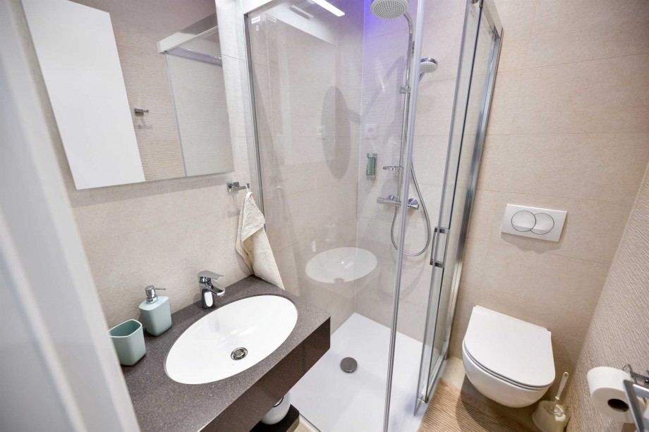 CROWONDER  Superior Apartments and Rooms Oaza with Heated Swimming Pool, Gym and Sauna - Studio S001