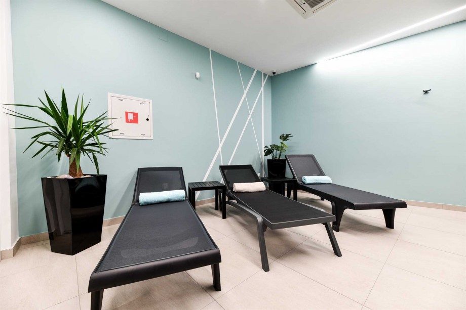 CROWONDER  Superior Apartments and Rooms Oaza with Heated Swimming Pool, Gym and Sauna - Studio S001