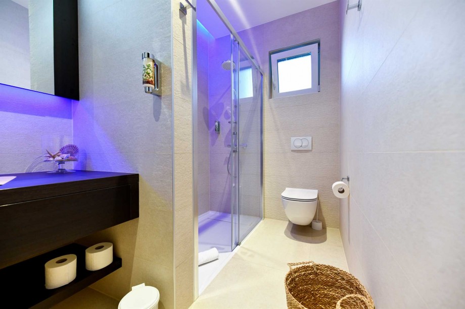 CROWONDER Superior Apartments and Rooms Oaza with Heated Swimming Pool, Gym and Sauna- Apartment A102 Family (4+2) with Sea View