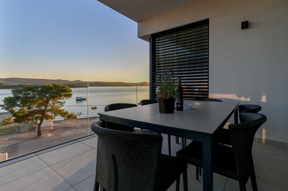 CROWONDER Superior Apartments and Rooms Oaza with Heated Swimming Pool, Gym and Sauna- Apartment A102 Family (4+2) with Sea View
