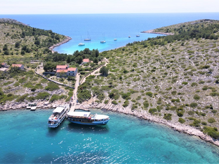 Rejs statkiem wycieczkowym do PP Telašćica (słone jezioro) i wyspę Levrnaka (PN Kornati) - wypłynięcie z Zadaru i Bibinje
