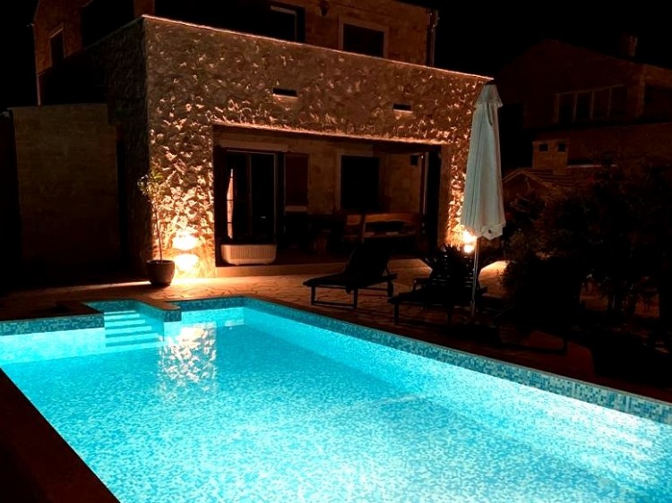 CROWONDER Dalmatian Villa with Heated Pool