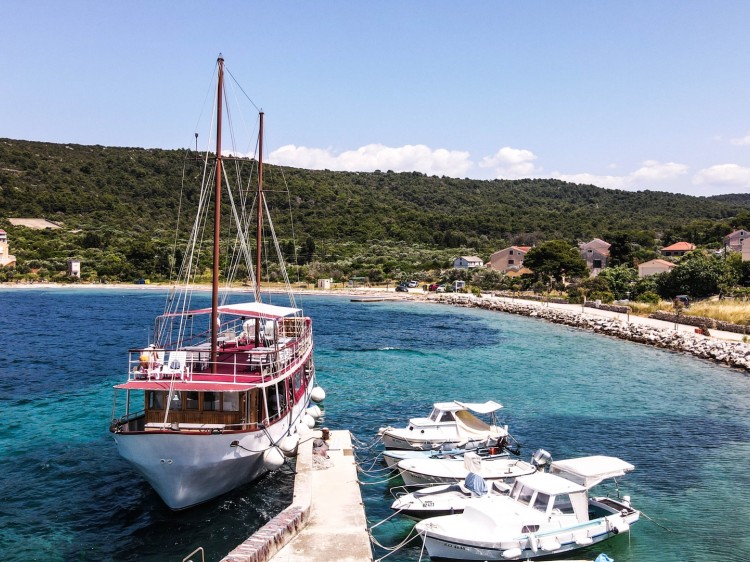 Rejs statkiem wycieczkowym na rajską plażę Sakarun na wyspie Dugi Otok - wypłynięcie z Zadaru / sezon zakończony - start wiosna 2024 /