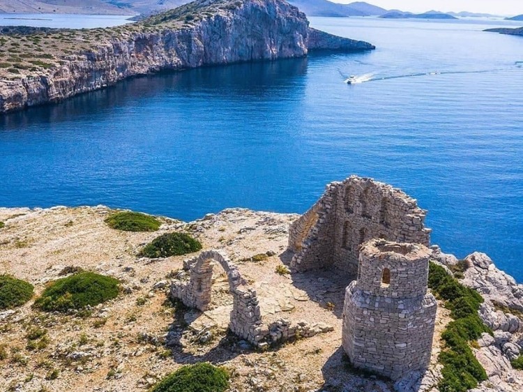 One day private boat tour to the National Park Kornati (7 people) / AVAILABLE from spring 2024 /