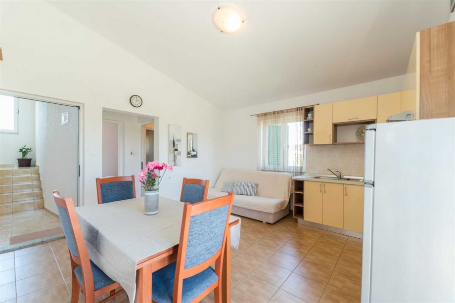 CROWONDER Sun & Fun Apartments with Swimming Pool- Apartment Blue Sky for 4 people