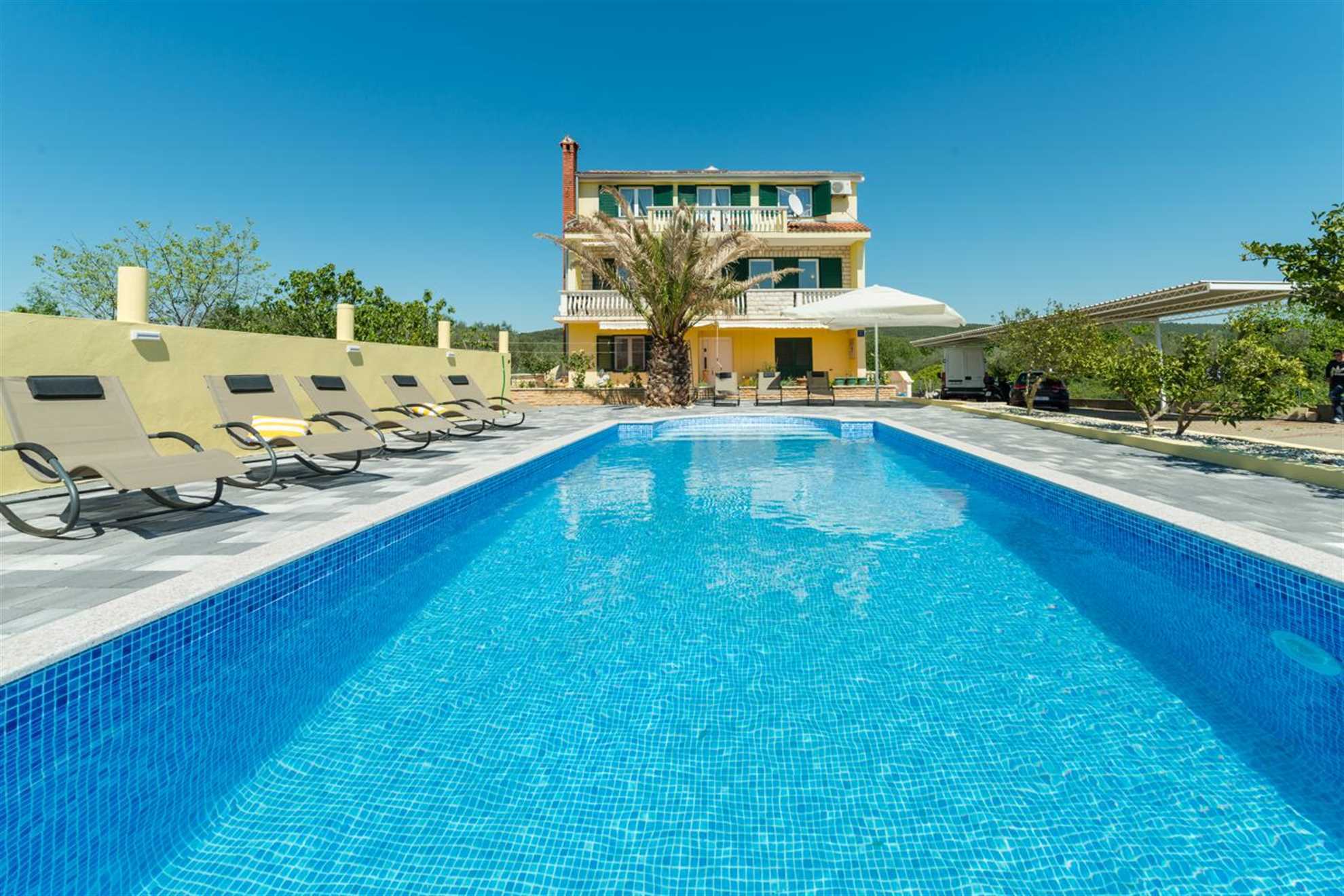 CROWONDER Sun & Fun Apartments mit Swimmingpool - Apartment Sunny Morning für 10 Personen