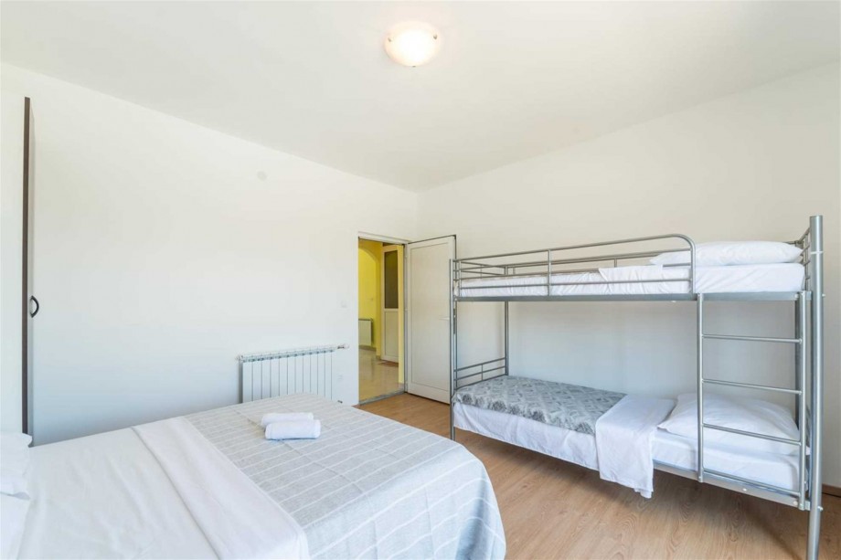 CROWONDER Sun&Fun Apartaments with Swimming Pool- Apartment Sunny Morning for 10 people