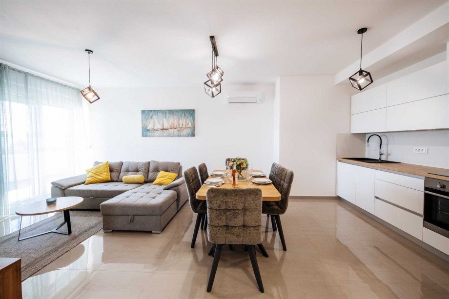 Crowonder Sun Dance Apartments- Apartment A2 with Heated Swimming Pool, Seaview and Green Garden