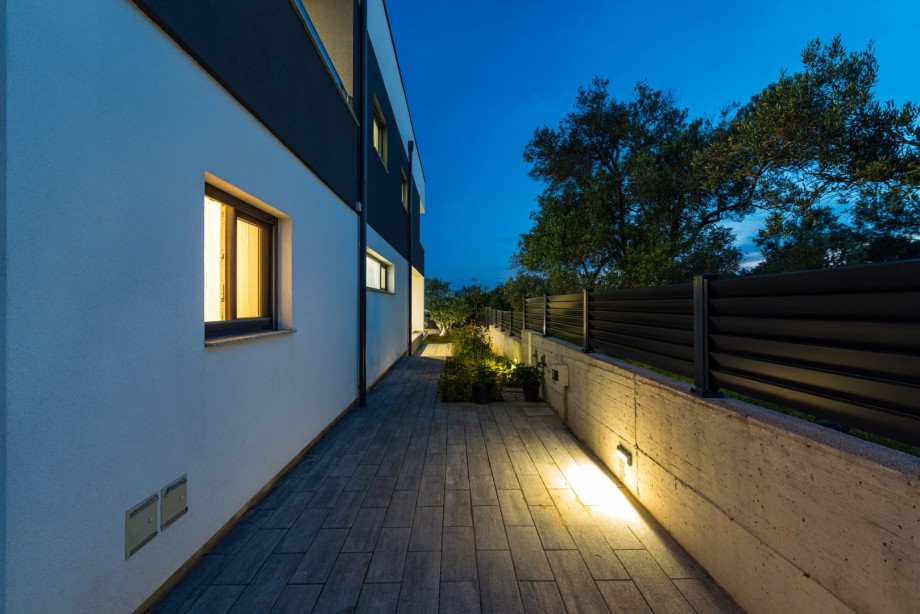 Crowonder Sun Dance Apartments- Apartment A2 with Heated Swimming Pool, Seaview and Green Garden