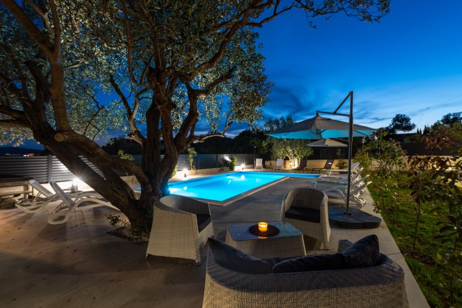 Crowonder Sun Dance Apartments- Apartment A2 with Heated Swimming Pool, Seaview and Green Garden