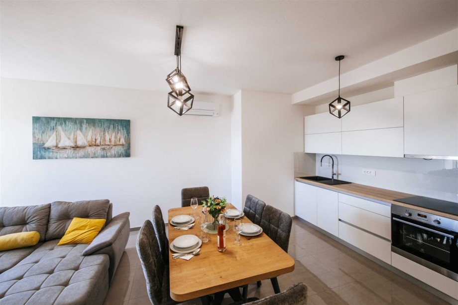 Crowonder Sun Dance Apartments- Apartment A2 with Heated Swimming Pool, Seaview and Green Garden