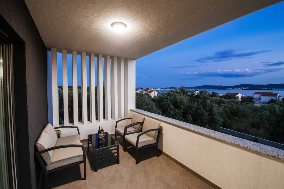 Crowonder Sun Dance Apartments- Apartment A2 with Heated Swimming Pool, Seaview and Green Garden