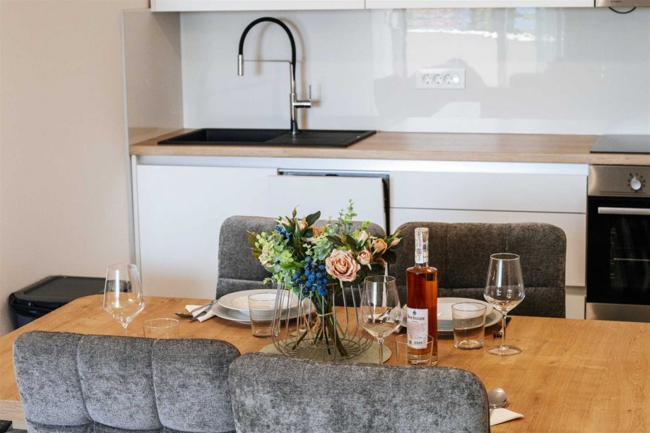 Crowonder Sun Dance Apartments- Apartment A2 with Heated Swimming Pool, Seaview and Green Garden