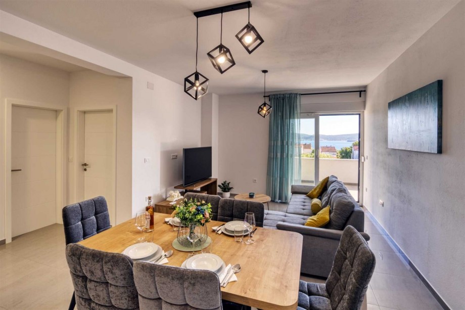 Crowonder Sun Dance Apartments- Apartment A2 with Heated Swimming Pool, Seaview and Green Garden
